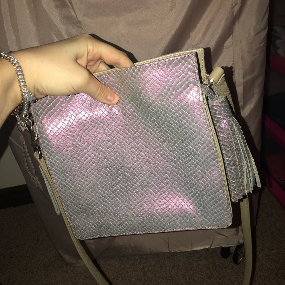 Kelly Wynne “Sorry not sorry” in Prismatic Pink